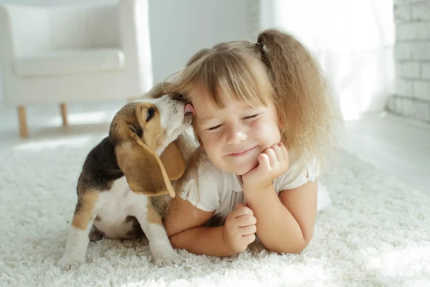 Forskning visar på fördelar med att ha en hund som barn